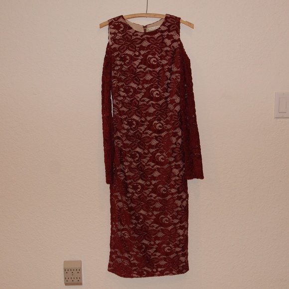 ALICE+OLIVIA Red Lace Laila Open Shoulder Dress 4 - Picture 5 of 8